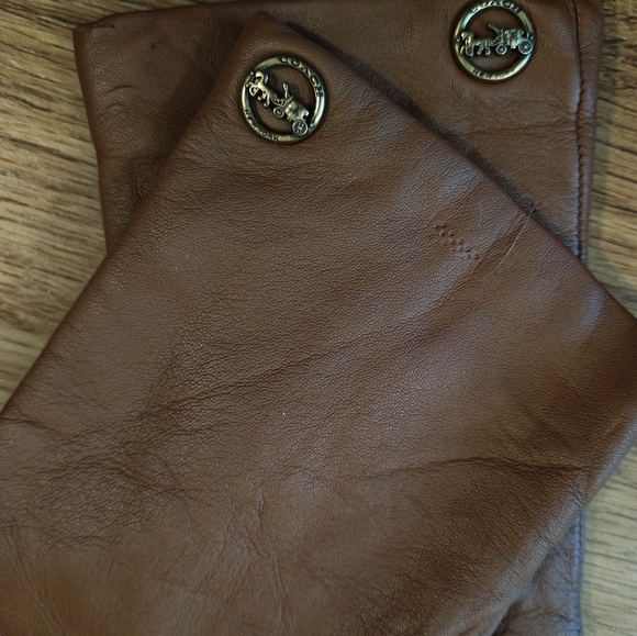 Coach Gloves - Picture 2 of 4